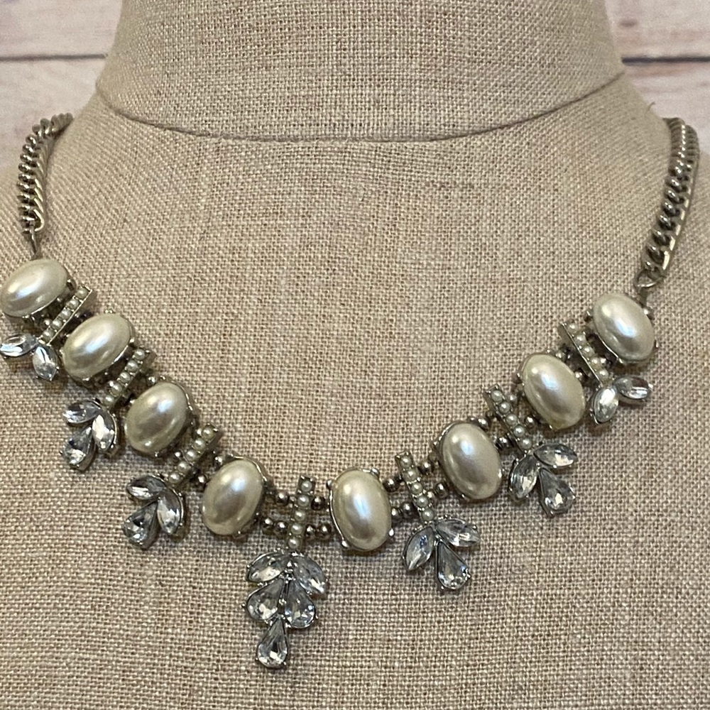 Women’s pearl diamond jewelry